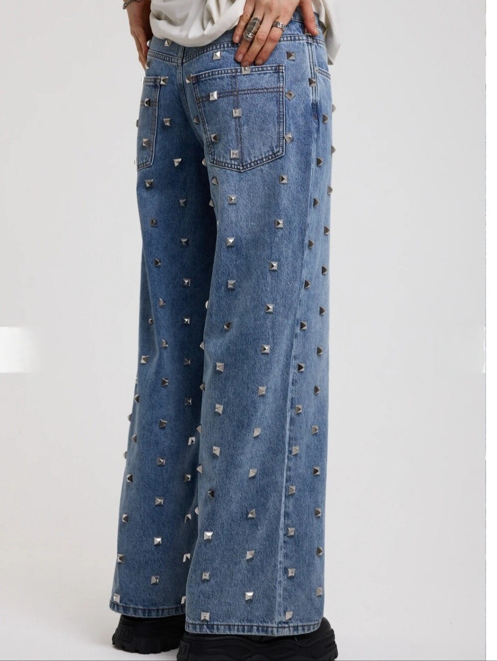The Ragged Priest Clutter Studded Release Wide-Leg Jeans Silver Pyramid Studs 25